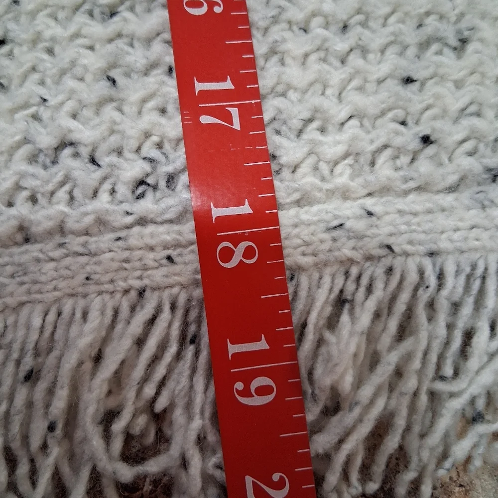 Club‎ Monaco Italian Yarn Infinity Scarf Wool Blend Chunky Fringed